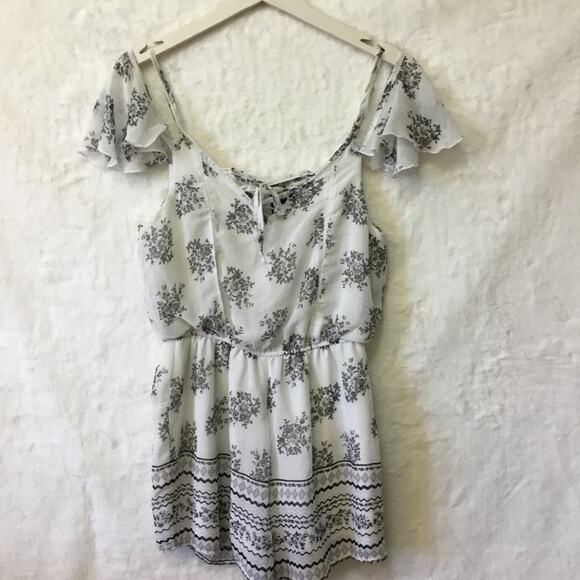 Trixxi White Flower Printed Romper - Picture 3 of 9
